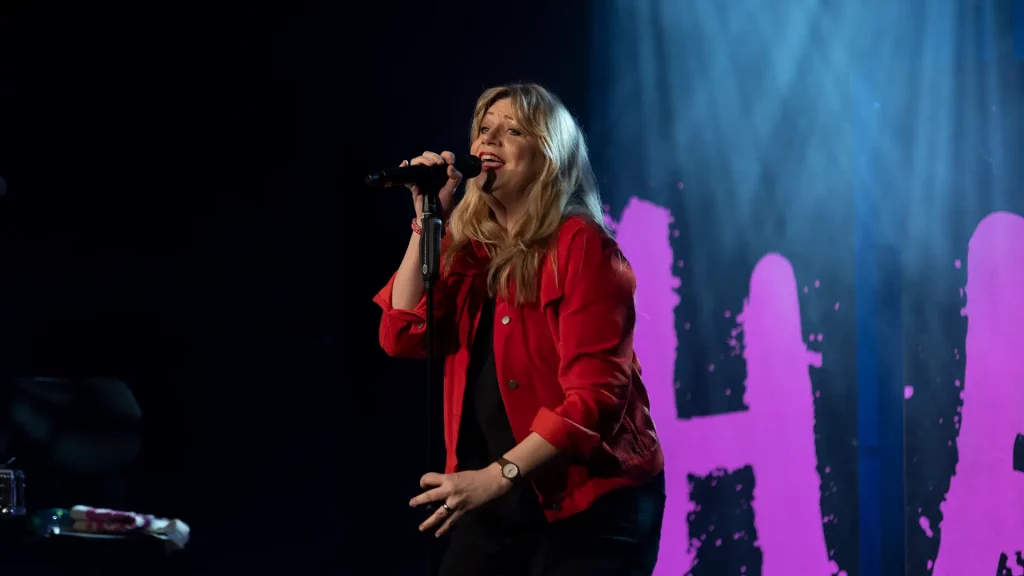 mirja regensburg als special gast in himmel und koelle live