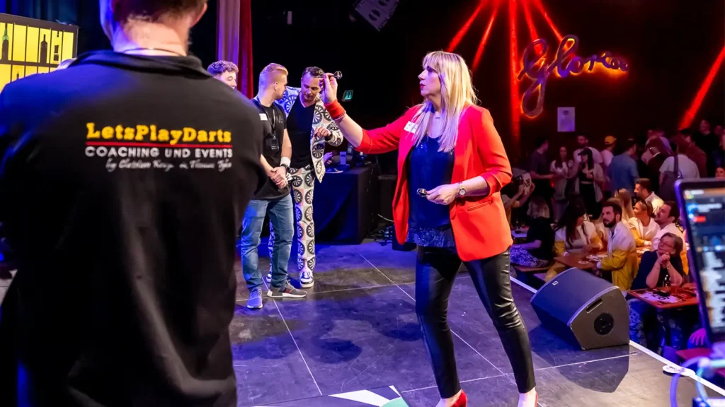 Dart-Sensation in Köln: Mirja gewinnt das erste „KöllePally“ im Gloria