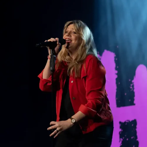 Komikerin Mirja Regensburg bei ihrem Musical-Comeback in „Himmel und Kölle“ an der Volksbühne Köln.