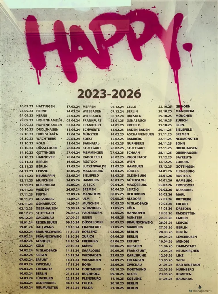 Plakat HAPPY. 2023-2026 von hb management mit allen 158 Terminen der Comedy Tour von Mirja Regensburg