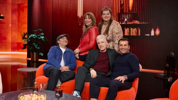 Mirja Regensburg im BR Studio zusammen mit Michael Mittermeier, Nicole Jäger, Ali Güngörmüş und Max Schmidt.